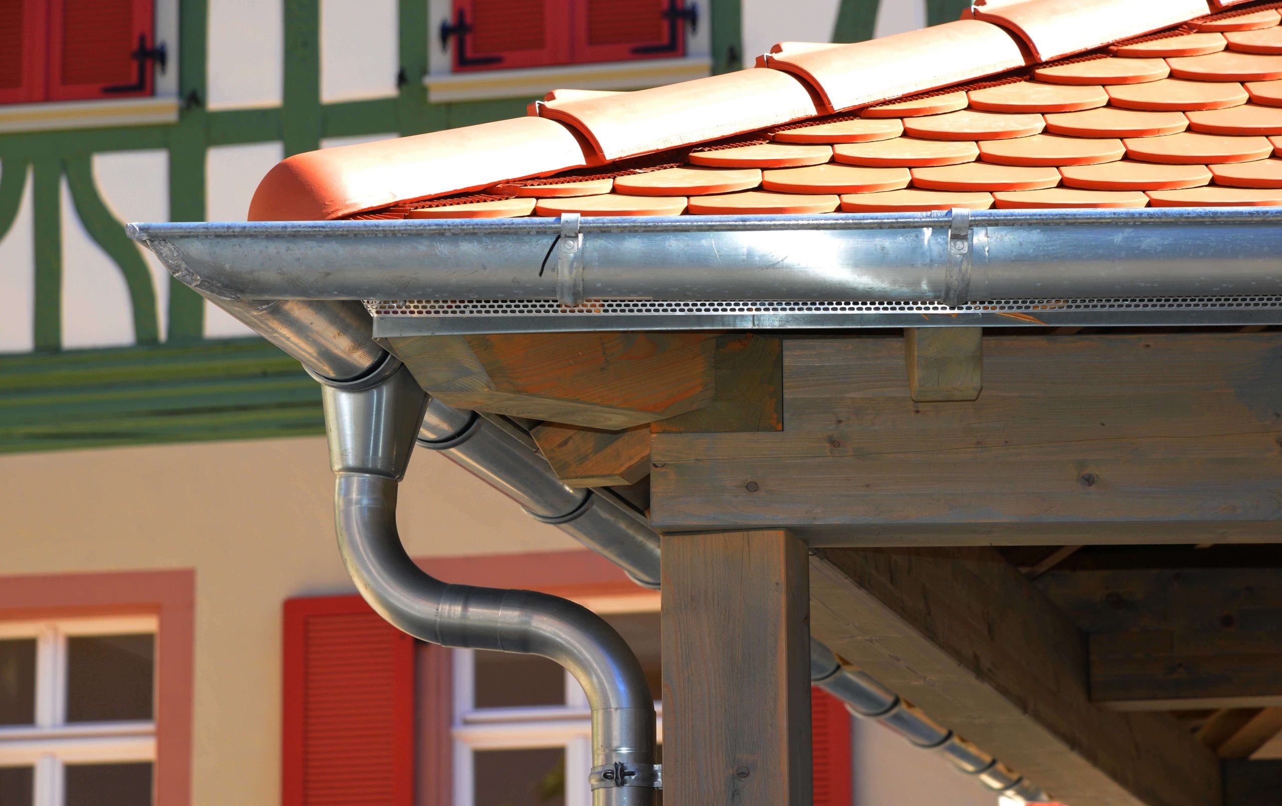 Corrosion-resistant steel gutters for effective rainwater drainage in Lincoln