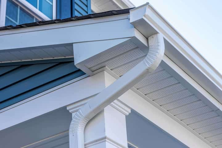 Low-maintenance vinyl gutters for rainwater management in Lincoln